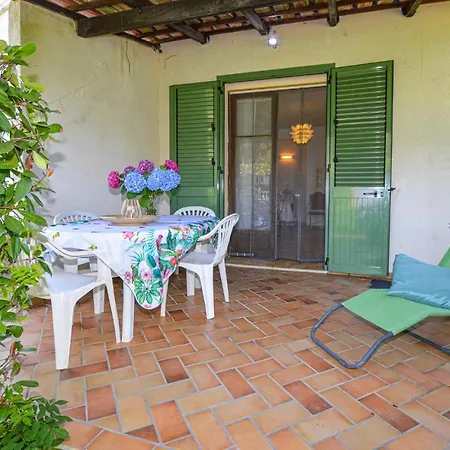 Nice In With 1 Bedrooms Vakantiehuis *