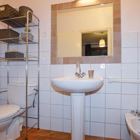 Nice In With 1 Bedrooms