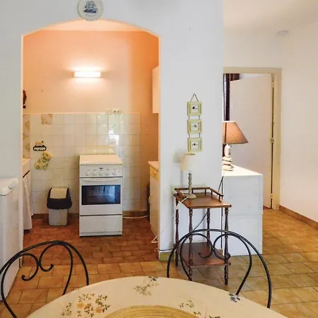 Nice In With 1 Bedrooms *